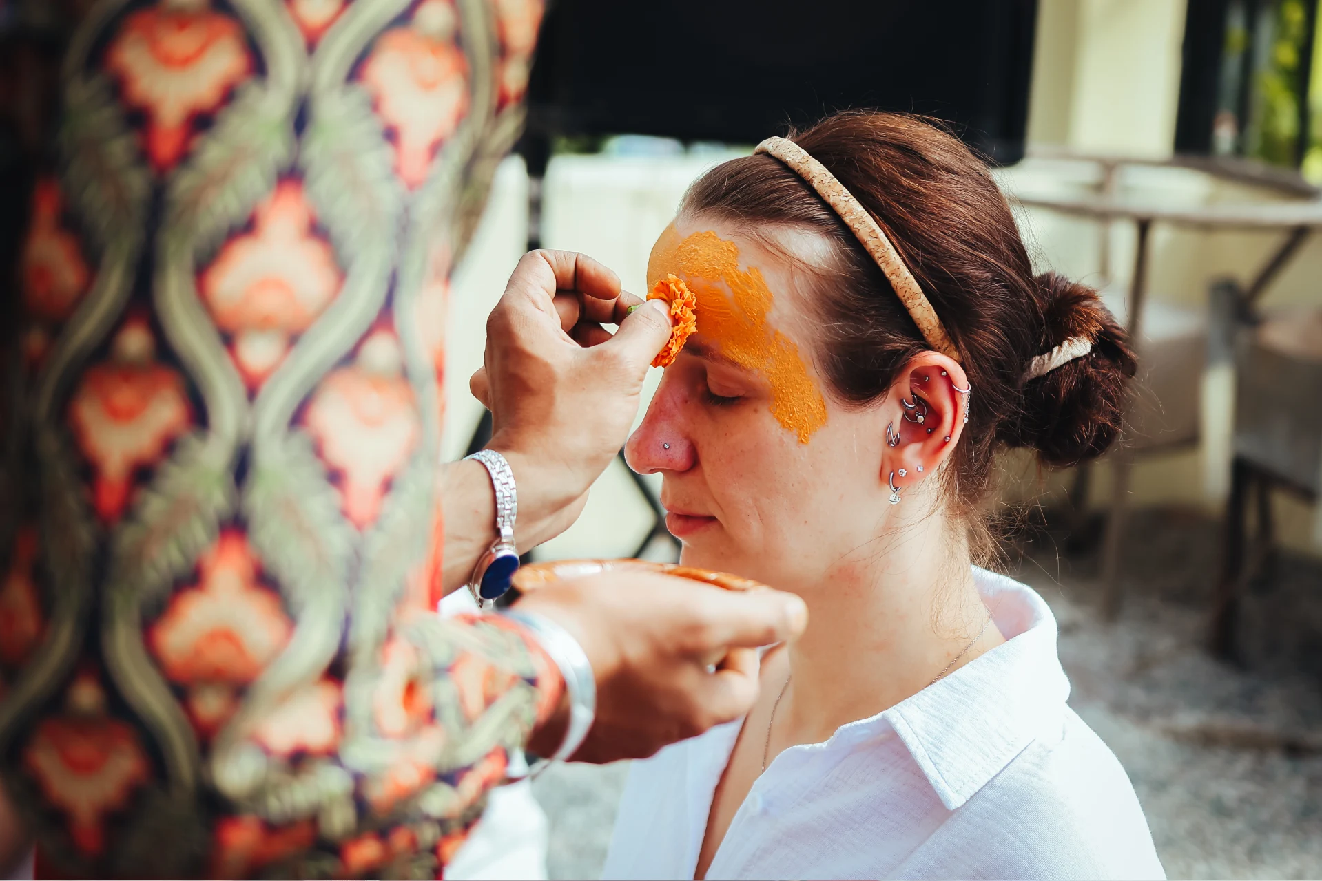 Students practising sound healing at Haritha Yogshala, Tapovan Rishikesh (photo 4)